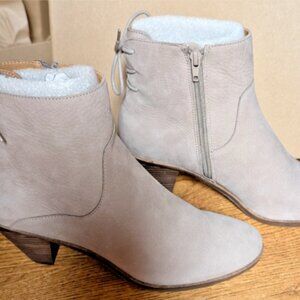 NIB~ LUCKY BRAND JALIE LIGHT TAUPE NUBUCK LEATHER ANKLE BOOTS LACE UP BACK~ 10